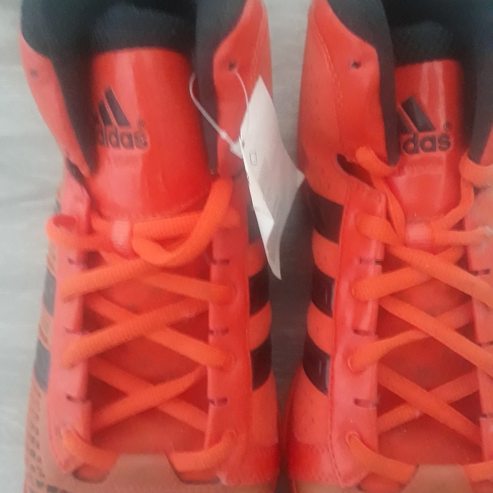 Basketball shoes